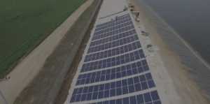 סולרי על דופן מאגר