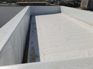 איטום מלא - גג משופע+תעלה ומעקה