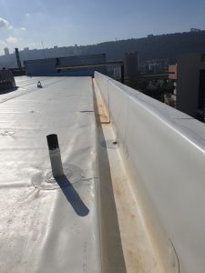 סגירת גג עם תעלה